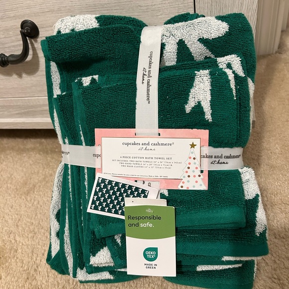 cupcakes & cashmere Other - Cupcakes and Cashmere 6 Piece Cotton Bath Towel set
